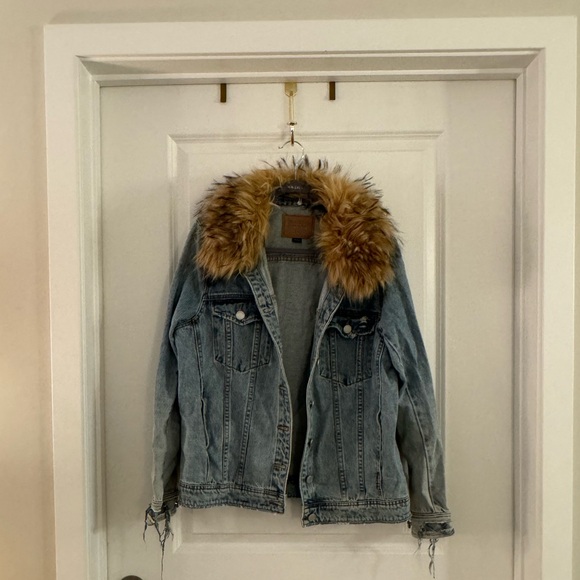 BlankNYC Removable Faux Fur Collar Denim Trucker Jacket - Picture 5 of 14